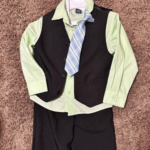 Boys 4 Piece Suit Set Size 6